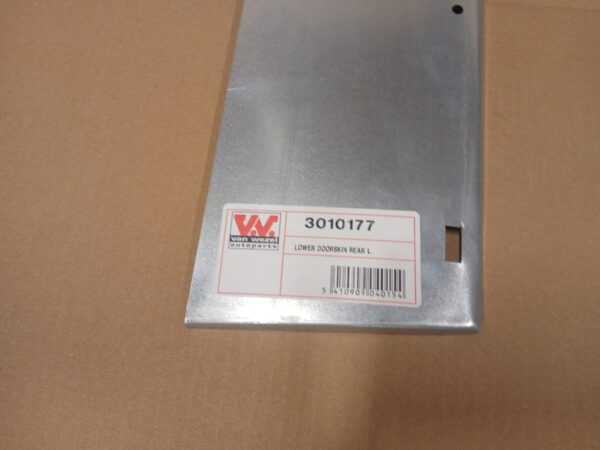 Mercedes-Benz W123/S123 taga vasak välimise ukse rem plekk 3010177