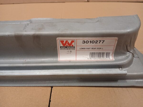 Mercedes-Benz W123/S123 taga vasak sisemine ukse rem plekk 3010277