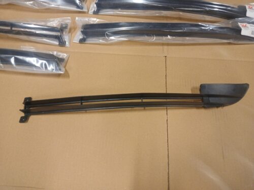 Mercedes-Benz W123/S123/C123 vasak iluliist stange all 3010505