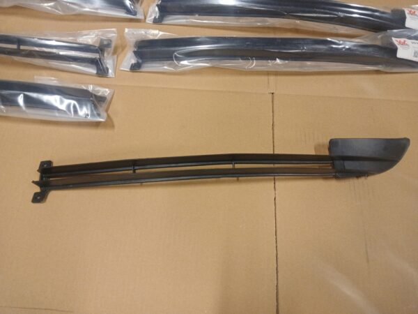 Mercedes-Benz W123/S123/C123 vasak iluliist stange all 3010505