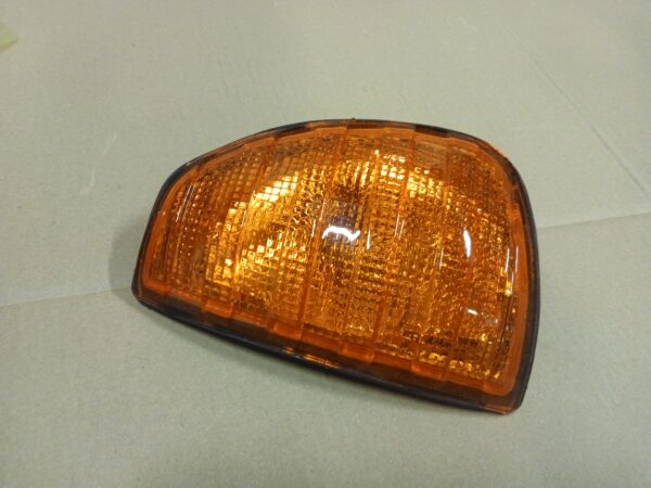 Mercedes-Benz W123/S123/C123 suunatuli vasak 3010901