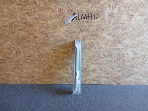 Mercedes-Benz Sprinter W906/Crafter parempoolse esiukse aluse karbi remontplekk 3077102