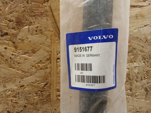 Volvo 850/V70(-2000)/V70 XC(-2000) esiklaasi iluliist OEM 9151677 (ladu ei näita)